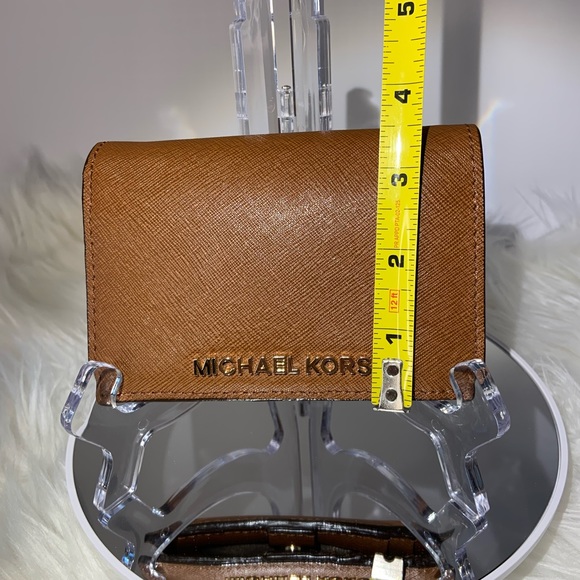 Michael Kors Authentic Pebbled Compact Wallet NWOT - Picture 10 of 10